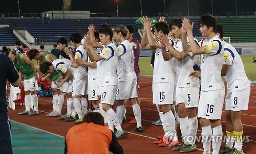 [사진]연합뉴스, 한국 응원단에 인사하는 축구대표팀 선수들