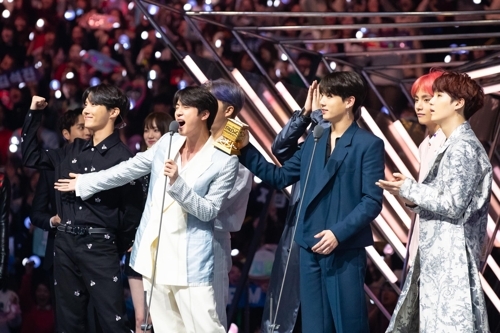[사진]CJ ENM 제공, 2018 MAMA'에서 대상 등 4관왕 오른 방탄소년단
