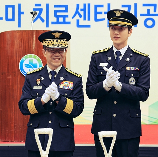 [사진]마운틴무브먼트 제공, 배우 박해진(오른쪽)