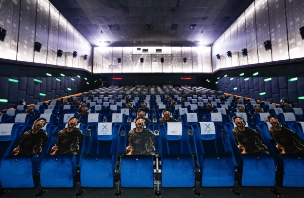 [사진]뉴 제공, '반도'가 상영되는 태국의 영화관