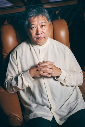 고레에다의 통찰! '상자 속의 양', AI 시대 '죽은 자의 윤리' 묻다