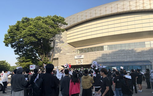 하이브 콘서트 발칵! 올림픽공원, '재선거' 외침 속 밤새 몸살