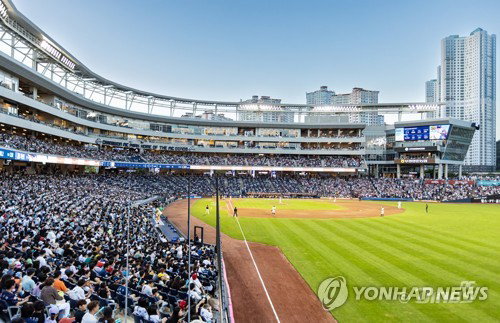 경남교육청 노사 화합, 1500명 야구데이로 '홈런' 쳤다!