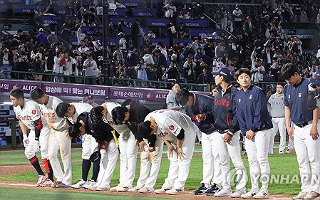 롯데 자이언츠, 백약이 무효! 9위 수렁 속 희망 실종