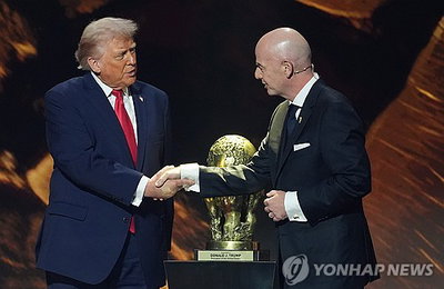 북중미 월드컵 D-이틀! 美 비자 장벽에 기자단 '발동동'…FIFA는 침묵하나