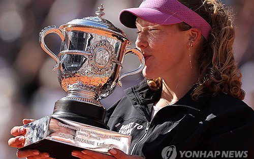 '19세 신성' 안드레예바, 프랑스오픈 최연소 여왕 등극!
