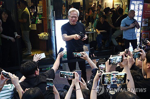 황제 젠슨 황, 잠실 마운드 접수! 韓 엔터XAI 시너지 폭발 예고