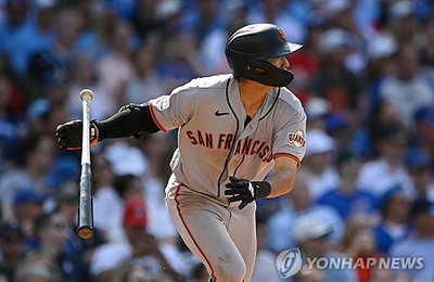 이정후, 14경기 연속 안타 대기록! 팀 패배 속 빛나는 '바람의 손자'