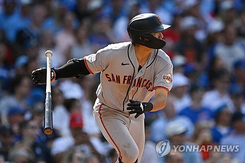 이정후, 14경기 연속 안타 대기록! 팀 패배 속 빛나는 '바람의 손자'