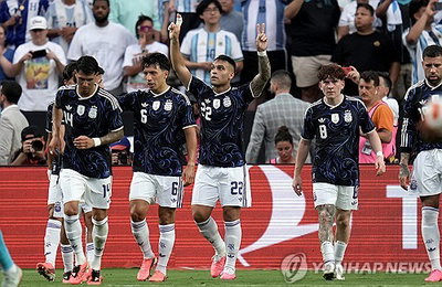 메시 없어도 아르헨은 강했다! 라우타로 맹활약, 월드컵 2연패 시동