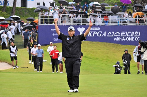 ‘골프 신성’ 문동현, KPGA 최연소 우승…한국 골프 새 역사 썼다!