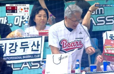 젠슨 황, 야구장서 '치킨 113마리' 주문…K-치킨 사랑 재확인