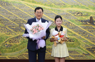 '현역가왕3' 이수연, 고향 경주에 빛나는 2년 연속 선행! 300만원 기부