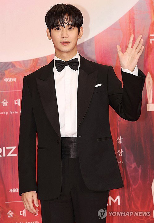 김수현, 1년 3개월 침묵 깼다…논란 벗고 비상 예고