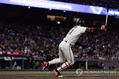 이정후, '새벽 4시 복귀' 극한 속 4안타…'KBO 강철 심장' 메이저리그를 뒤흔들다!
