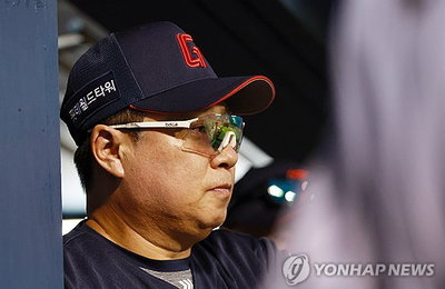 '5전 6기' 감격! 롯데 김태형 감독, 역대 7번째 800승 대기록 달성