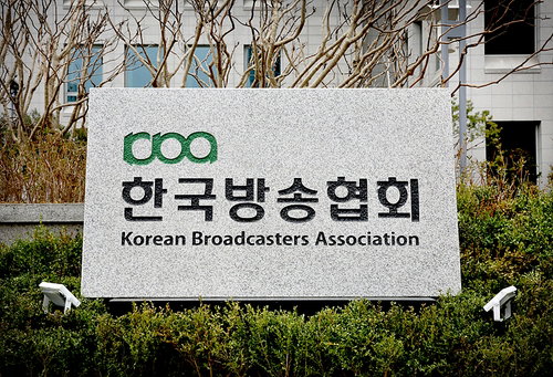 KEP, 출구조사 '진실' 논란 속 긴급 사과! 지상파 3사 신뢰도 '흔들'?