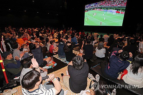 2026 월드컵, 제주를 뒤흔든 '소박한' 응원 함성