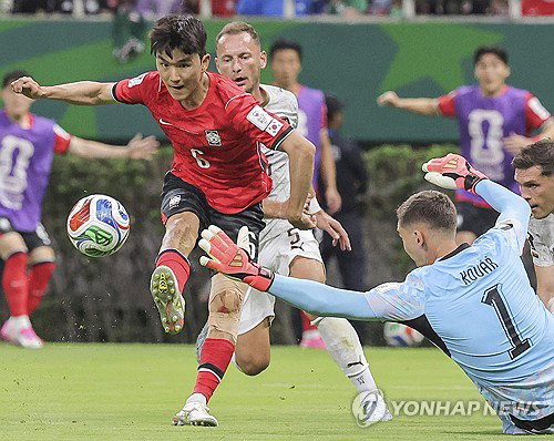 '중원 사령관' 황인범, 벼랑 끝 한국 축구 구원…월드컵 첫 골 폭발!