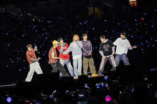 데뷔 13주년! BTS 완전체, 고향 부산 '아리랑'으로 물들이다