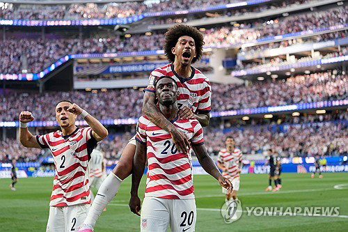 '발로건 멀티골' 미국, 파라과이 4-1 '월드컵 잔치'