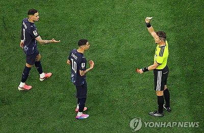 2026 월드컵, VAR 역대급 드라마! '선수 오인' 최초 번복에 팬들 열광