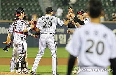 LG '불펜 데이' 40승 선착! 통합 2연패 정조준