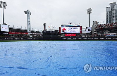 빗속에 멈춘 NC-kt 명승부... 벌써 16번째 눈물
