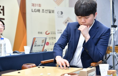 신민준, LG배 2연패 보인다…반집승 드라마로 역사 쓸까?