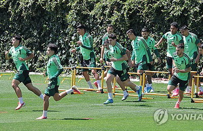 드론 띄우고…멕시코, 홍명보호 잡을 '진지한 실전 모드' 돌입!