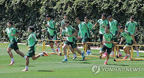 드론 띄우고…멕시코, 홍명보호 잡을 '진지한 실전 모드' 돌입!