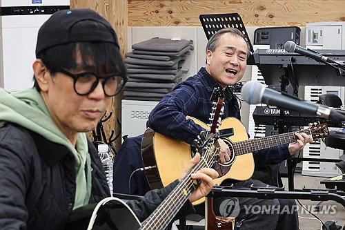 '시인과 촌장' 45년, 이름 속 언어 반전…'같은 꼴 나란히'