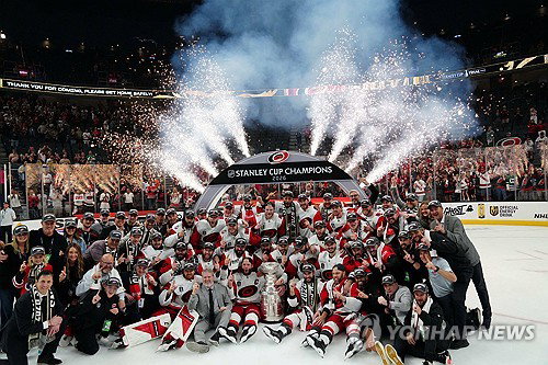 20년 기다렸다! 캐롤라이나, 스탈 MVP 앞세워 NHL 왕좌 재탈환