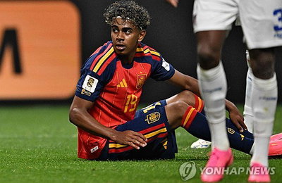 무적함대 격침! 40세 골키퍼 '철벽쇼'에 스페인 굴욕 무승부