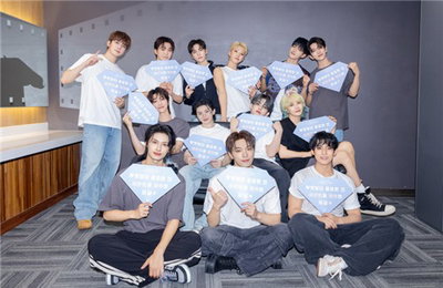 세븐틴, '13명 전원' 두 번째 재계약…K팝 '영원' 신화 쓴다