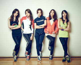 카라와 함께한 ‘2013 SS케이스위스 화보’ 공개