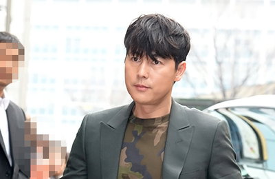 정우성, 17일 오전 서울 명동 올리브영 본점 라이프스타일 체험센터에서 열린 팬사인회 참석