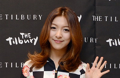 f(x) 루나,22일 오후 서울 현대백화점 신촌점에서 열린 더 틸버리(THE TILBURY) 매장 오픈 기념 행사에 참석