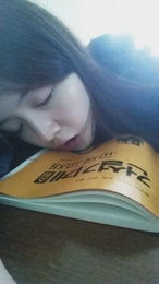 걸그룹이 골삭기 자격증 공부를? 걸스데이 민아의 열공 사진 화제
