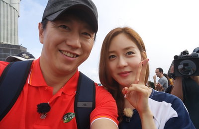 김수로, 성유리와 브라질에서 다정한 인증샷 
