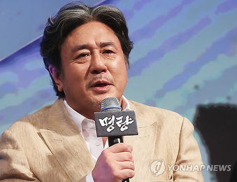 최민식, '루시' '명량'으로 韓微 동시에 사로잡을까