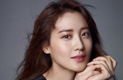 수현, 봄 내음 물씬 화사한 미모…우아하게