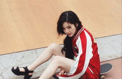 [스물]이유비, 화보 촬영 중 찰칵 '군살 없는 각선미'자랑