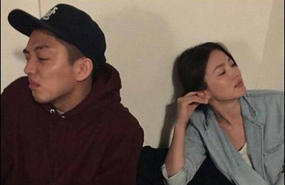 "튀김 기다리는 중"…송혜교·유아인, 이태원 나들이