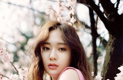 크리스탈, 싱그러운 봄소녀 변신… 청순+러블리