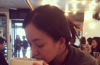 정려원, 커피 잔보다 작은 얼굴 인증 '부러워'