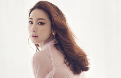 최지우, 시스루 드레스 '섹시 반전' 봄날의 화사함..