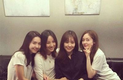 핑클, 완전체로 모임…여전한 미모에 밝은 미소 ‘재결합 초일기?’