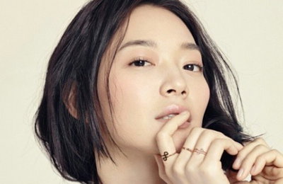 신민아, 봄 향기 머금은 청초미모…"분위기의 여왕"