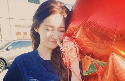 강민경, 햇살 받으며 ‘찡긋’..일요일 아침 상큼한 미모